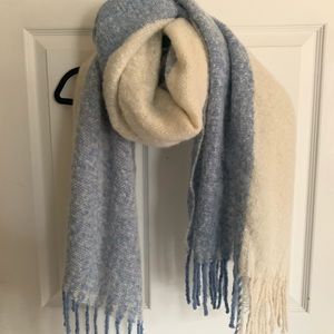 LOFT periwinkle and cream blanket scarf